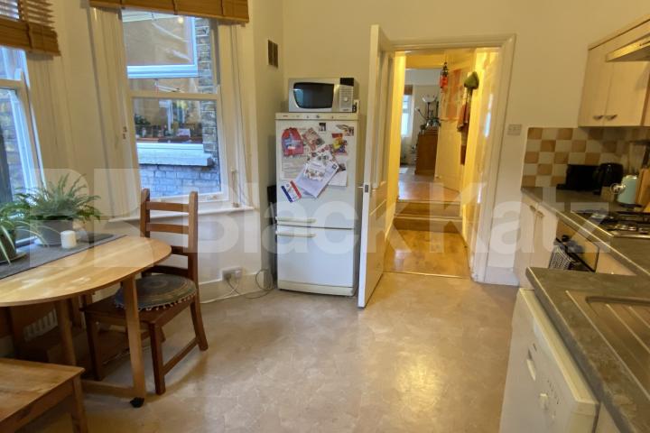 Spacious ground floor garden flat in Surrey Quays Trundleys Road , Surrey Quays 